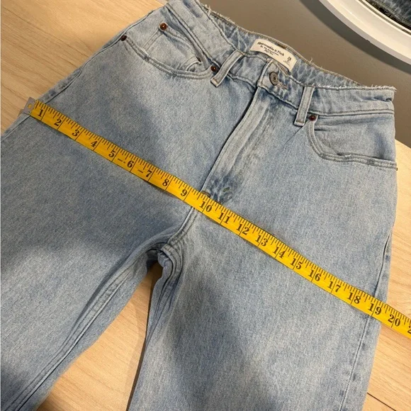 Abercrombie & Fitch Curve Love 90s Relaxed Jeans - Picture 7 of 8
